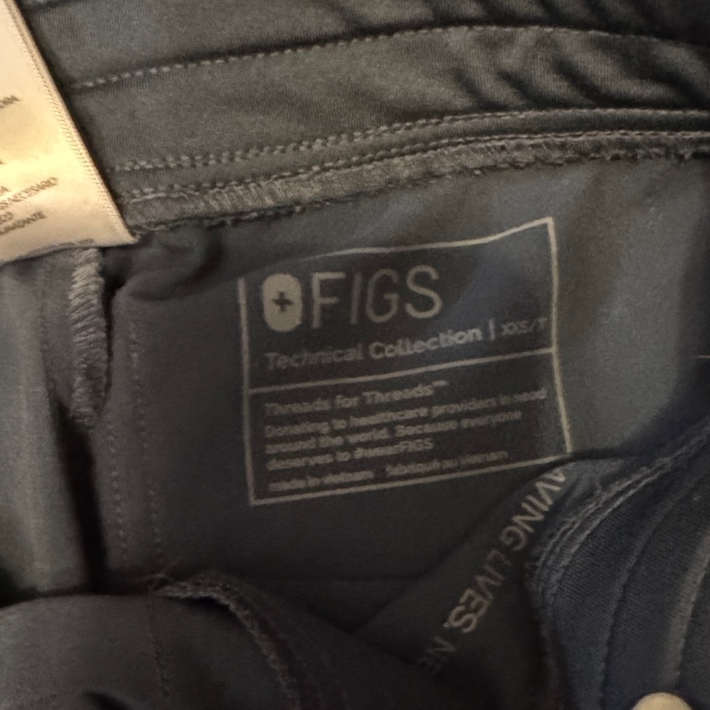 Figs Woman’s Dark Harbor blue Jogger Scrub Pants Tall - Picture 3 of 3